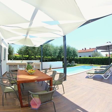 Villa Fjaka Умаг Екстериор снимка